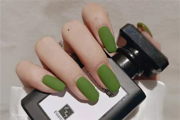 美甲做延長好還是做甲片好 美甲做延長大概多少錢 美甲做延長好還是做甲片好 美甲做延長大概多少錢