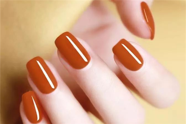 美甲會(huì)曬黑手嗎 美甲用什么燈比較好 美甲會(huì)曬黑手嗎 美甲用什么燈比較好