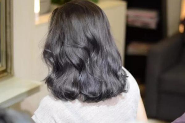 冷燙完頭發(fā)幾天可以洗頭 燙發(fā)對(duì)頭皮的傷害是永久的嗎 冷燙完頭發(fā)幾天可以洗頭 燙發(fā)對(duì)頭皮的傷害是永久的嗎