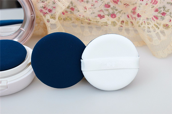 氣墊粉撲和普通粉撲的區(qū)別 氣墊粉撲第一次使用前要清洗嗎 氣墊粉撲和普通粉撲的區(qū)別 氣墊粉撲第一次使用前要清洗嗎