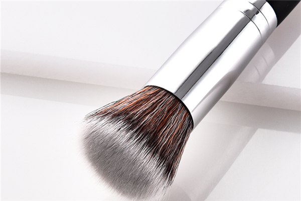 粉底刷可以用來刷氣墊嗎 粉底刷會卡粉嗎 粉底刷可以用來刷氣墊嗎 粉底刷會卡粉嗎