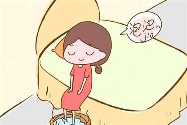 泡腳在洗澡前還是后 泡腳在一天中什么時候泡最好 泡腳在洗澡前還是后 泡腳在一天中什么時候泡最好