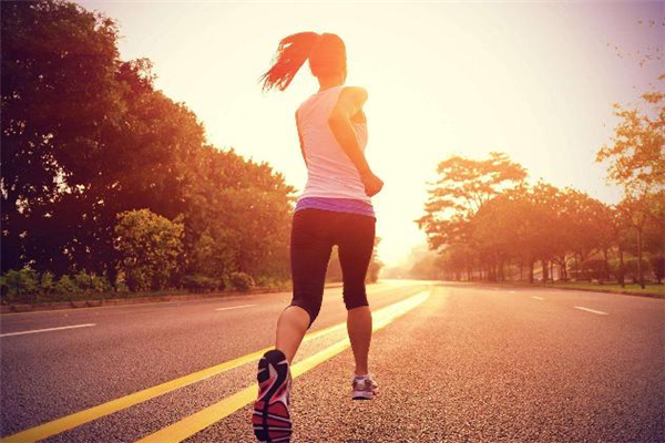 晨跑和夜跑哪個更健康 晨跑和夜跑的區(qū)別 晨跑和夜跑哪個更健康 晨跑和夜跑的區(qū)別