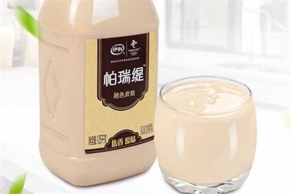 炭燒酸奶和普通酸奶有什么區(qū)別 炭燒酸奶和普通酸奶哪個好 炭燒酸奶和普通酸奶有什么區(qū)別 炭燒酸奶和普通酸奶哪個好