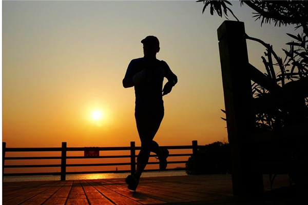 晨跑會讓腿變粗嗎 晨跑有什么壞處 晨跑會讓腿變粗嗎 晨跑有什么壞處