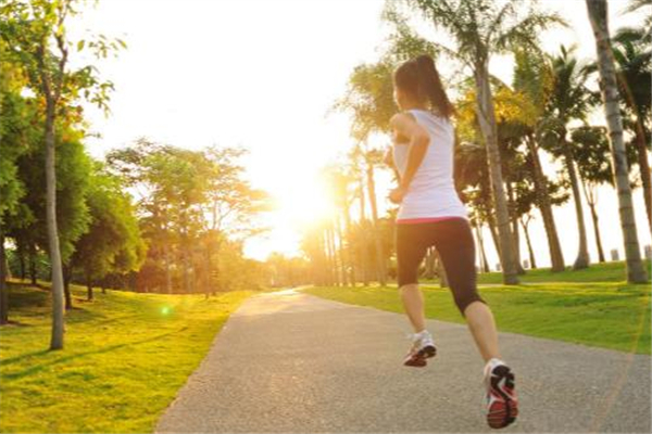 晨跑什么季節(jié)好 晨跑最佳時(shí)間是幾點(diǎn) 晨跑什么季節(jié)好 晨跑最佳時(shí)間是幾點(diǎn)