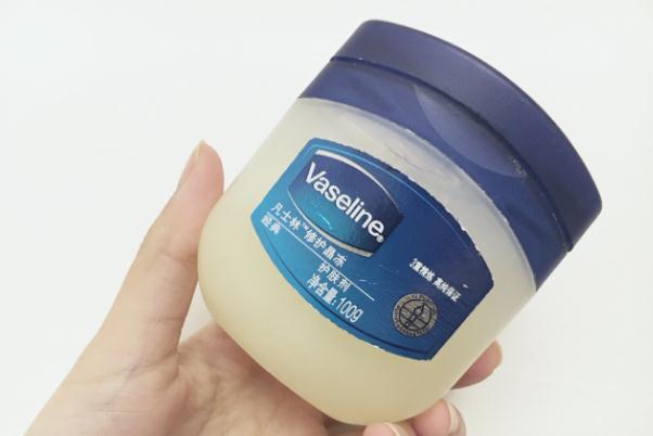 凡士林修護(hù)晶凍是干什么的 凡士林晶凍和普通凡士林區(qū)別 凡士林修護(hù)晶凍是干什么的 凡士林晶凍和普通凡士林區(qū)別