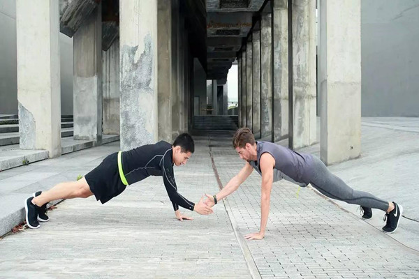 俯臥撐一天做多少個最好 俯臥撐可以練臂力嗎 俯臥撐一天做多少個最好 俯臥撐可以練臂力嗎