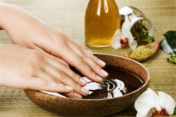 手部粗糙有什么方法保養(yǎng) 手部粗糙用什么護(hù)手霜 手部粗糙有什么方法保養(yǎng) 手部粗糙用什么護(hù)手霜