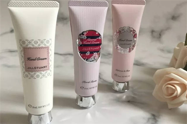 護手霜涂多少合適 護手霜正確涂手方法 護手霜涂多少合適 護手霜正確涂手方法