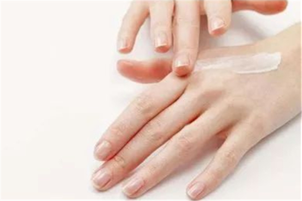 手部粗糙有什么方法保養(yǎng) 手部粗糙用什么護(hù)手霜 手部粗糙有什么方法保養(yǎng) 手部粗糙用什么護(hù)手霜