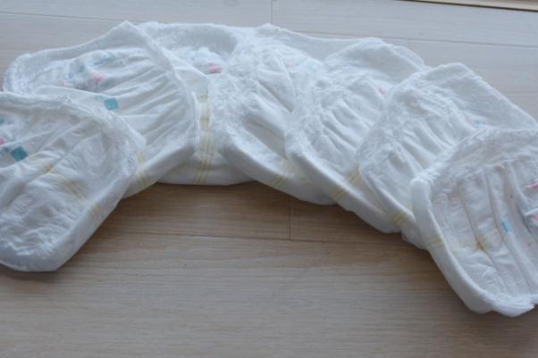 拉拉褲是學(xué)步褲嗎 拉拉褲是穿到肚臍上嗎 拉拉褲是學(xué)步褲嗎 拉拉褲是穿到肚臍上嗎