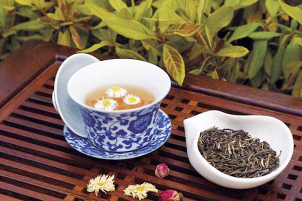 菊花茶能和枸杞一起泡水喝嗎 菊花茶能和決明子一起喝嗎 菊花茶能和枸杞一起泡水喝嗎 菊花茶能和決明子一起喝嗎