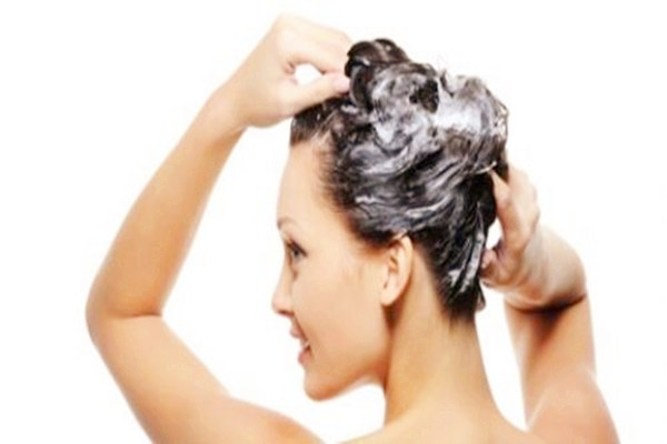 淋雨后要洗頭嗎 淋雨后不洗頭會怎樣 淋雨后要洗頭嗎 淋雨后不洗頭會怎樣