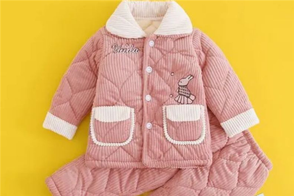 冬季睡衣面料用什么絨好 冬季睡衣是法蘭絨還是珊瑚絨好 冬季睡衣面料用什么絨好 冬季睡衣是法蘭絨還是珊瑚絨好