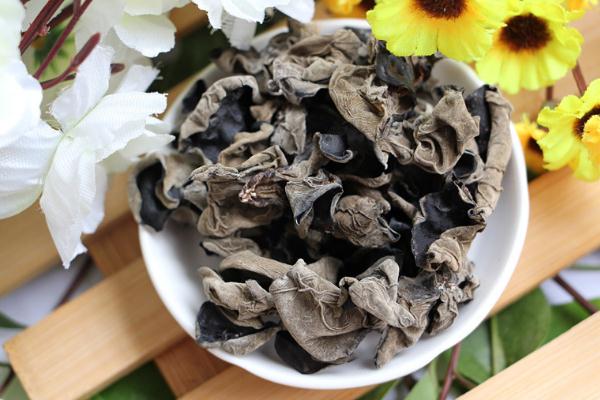 黑木耳要焯水嗎 黑木耳要焯水幾分鐘 黑木耳要焯水嗎 黑木耳要焯水幾分鐘