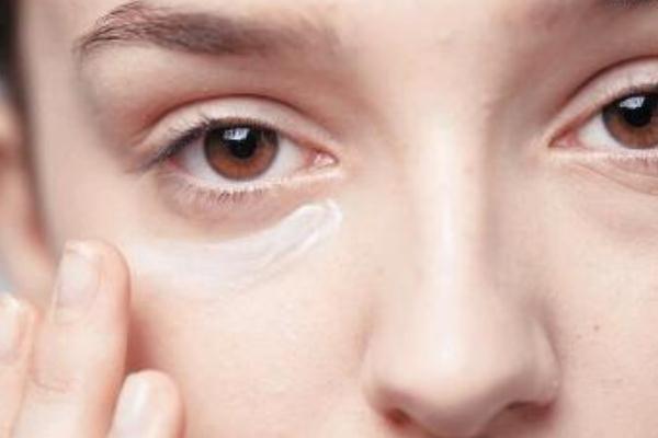 眼袋是脾虛引起的嗎 眼袋是哪個經(jīng)絡(luò)堵塞 眼袋是脾虛引起的嗎 眼袋是哪個經(jīng)絡(luò)堵塞