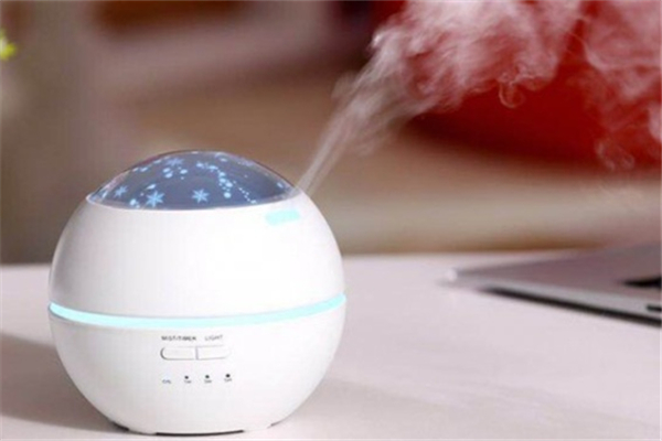 加濕器能直接對(duì)著臉吹嗎 加濕器放什么位置合適 加濕器能直接對(duì)著臉吹嗎 加濕器放什么位置合適