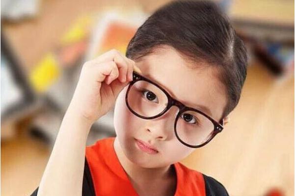 兒童近視要做哪些檢查 兒童近視要不要天天戴眼鏡 兒童近視要做哪些檢查 兒童近視要不要天天戴眼鏡
