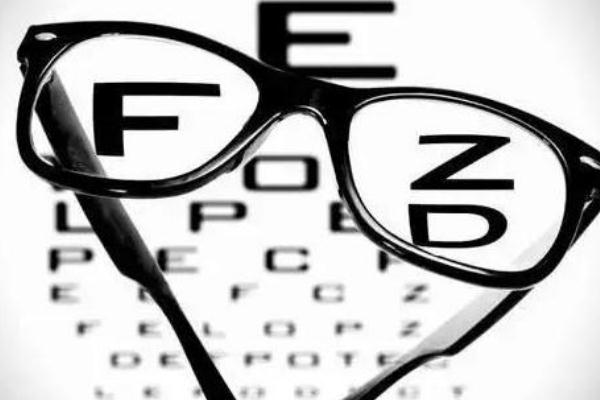 兒童近視有必要半年復(fù)查一下 兒童近視有閃光什么意思 兒童近視有必要半年復(fù)查一下 兒童近視有閃光什么意思