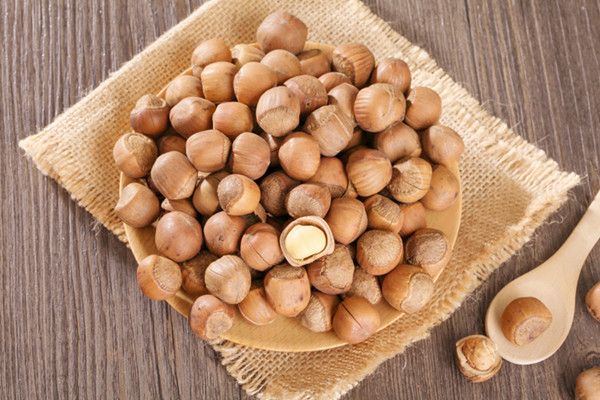 榛子能空腹吃嗎 榛子什么時(shí)間吃最好 榛子能空腹吃嗎 榛子什么時(shí)間吃最好