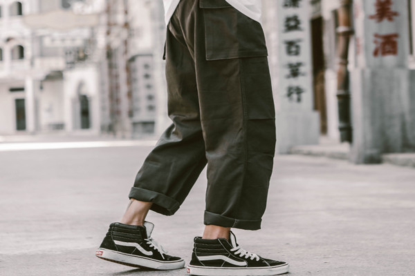 工裝褲腰帶怎么系 工裝褲有幾個(gè)口袋 工裝褲腰帶怎么系 工裝褲有幾個(gè)口袋