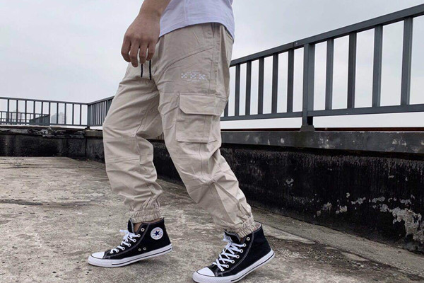 工裝褲什么材質(zhì)的好 工裝褲能搭配馬丁靴嗎 工裝褲什么材質(zhì)的好 工裝褲能搭配馬丁靴嗎