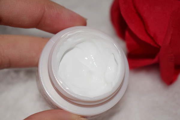 稚優(yōu)泉素顏霜孕婦可以用嗎 稚優(yōu)泉素顏霜要卸妝嗎 稚優(yōu)泉素顏霜孕婦可以用嗎 稚優(yōu)泉素顏霜要卸妝嗎