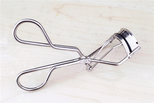 睫毛夾有必要買貴的嗎 睫毛夾什么牌子好用 睫毛夾有必要買貴的嗎 睫毛夾什么牌子好用