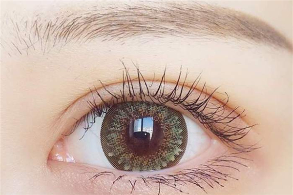 美瞳用手戴還是用工具 美瞳什么牌子最好 美瞳用手戴還是用工具 美瞳什么牌子最好