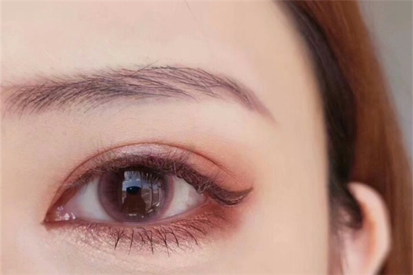 美瞳用手戴還是用工具 美瞳什么牌子最好 美瞳用手戴還是用工具 美瞳什么牌子最好