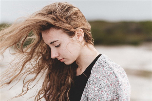 油性頭發(fā)一般幾天洗一次 油性頭發(fā)天天洗頭發(fā)好不好 油性頭發(fā)一般幾天洗一次 油性頭發(fā)天天洗頭發(fā)好不好