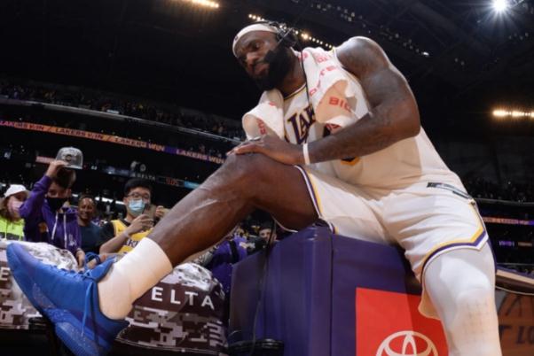 打籃球腳踝扭傷腫了怎樣盡快恢復(fù) 打籃球要護(hù)膝嗎 打籃球腳踝扭傷腫了怎樣盡快恢復(fù) 打籃球要護(hù)膝嗎