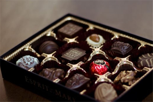 巧克力有保質(zhì)期限多長(zhǎng) 巧克力放冰箱里可以嗎 巧克力有保質(zhì)期限多長(zhǎng) 巧克力放冰箱里可以嗎