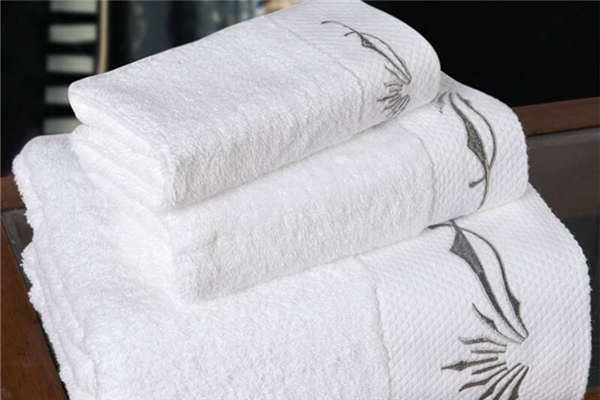 浴巾可和別人共用嗎 浴巾買棉的好還是超細(xì)纖維 浴巾可和別人共用嗎 浴巾買棉的好還是超細(xì)纖維