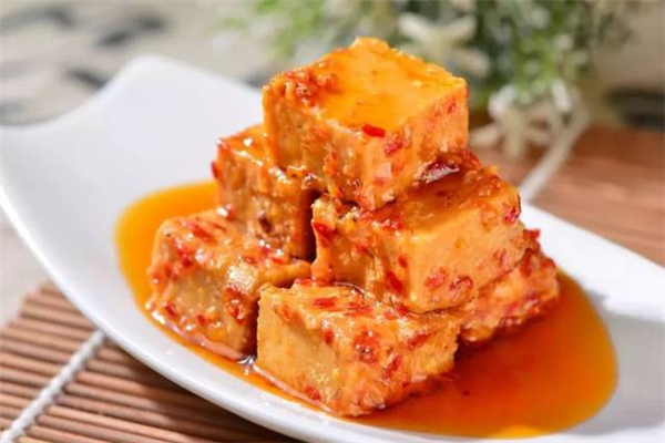 霉豆腐要放白酒嗎 霉豆腐為什么放白酒 霉豆腐要放白酒嗎 霉豆腐為什么放白酒