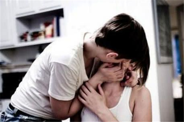 接吻時閉眼和不閉眼分別體現(xiàn)什么 接吻閉眼是什么意思 接吻時閉眼和不閉眼分別體現(xiàn)什么 接吻閉眼是什么意思