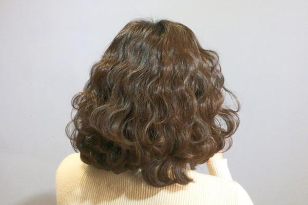 燙發(fā)會(huì)不會(huì)導(dǎo)致脫發(fā) 燙發(fā)對(duì)頭發(fā)的傷害是永久的嗎 燙發(fā)會(huì)不會(huì)導(dǎo)致脫發(fā) 燙發(fā)對(duì)頭發(fā)的傷害是永久的嗎