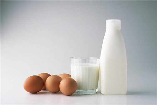 兒童喝牛奶早上喝好還是晚上喝好 兒童喝牛奶的最佳時間 兒童喝牛奶早上喝好還是晚上喝好 兒童喝牛奶的最佳時間