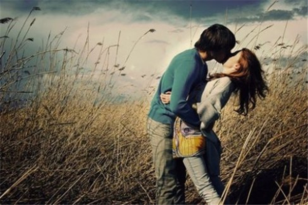 接吻時閉眼和不閉眼分別體現(xiàn)什么 接吻閉眼是什么意思 接吻時閉眼和不閉眼分別體現(xiàn)什么 接吻閉眼是什么意思