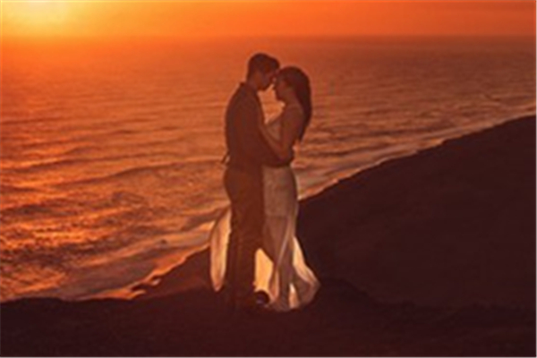 接吻伸舌頭和不伸舌頭有啥區(qū)別 接吻要伸舌頭嗎 接吻伸舌頭和不伸舌頭有啥區(qū)別 接吻要伸舌頭嗎