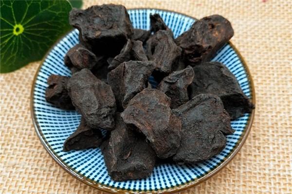 何首烏一次用量多少克 何首烏吃多了有什么副作用 何首烏一次用量多少克 何首烏吃多了有什么副作用