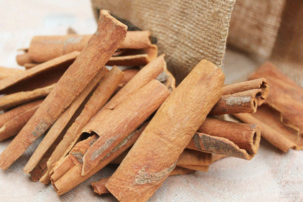 肉桂是桂皮嗎 肉桂和桂皮有什么區(qū)別 肉桂是桂皮嗎 肉桂和桂皮有什么區(qū)別