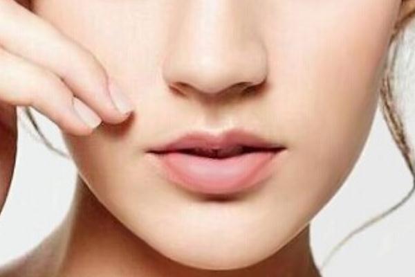 唇毛是脫毛好還是漂白好 唇毛是什么原因?qū)е碌?>
               <p class=