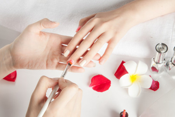 指甲油怎么辨別好壞 涂指甲油為什么會(huì)有氣泡 指甲油怎么辨別好壞 涂指甲油為什么會(huì)有氣泡