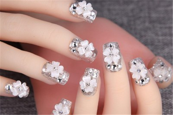 貼甲片會(huì)讓甲床變長嗎 貼甲片有什么好處 貼甲片會(huì)讓甲床變長嗎 貼甲片有什么好處