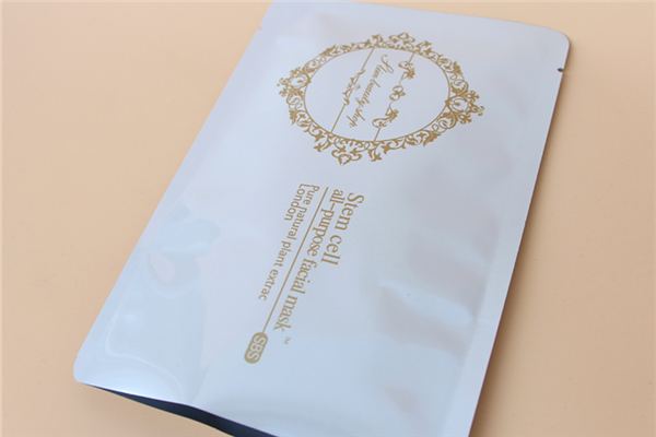 眼膜在面膜之前用還是在面膜之后 眼膜在護(hù)膚的哪個步驟 眼膜在面膜之前用還是在面膜之后 眼膜在護(hù)膚的哪個步驟