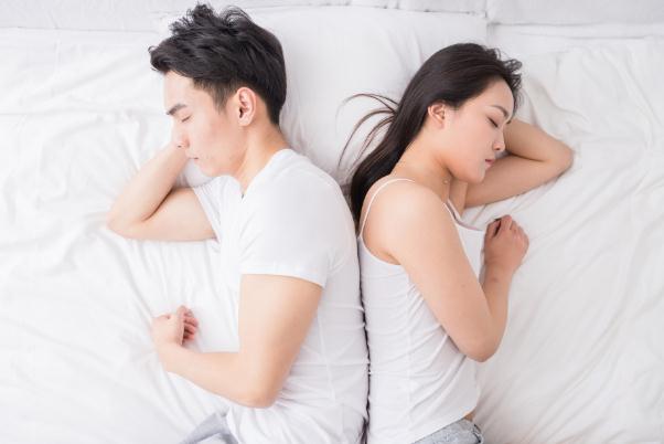 情侶冷戰(zhàn)可以持續(xù)多久 情侶冷淡期怎么辦 情侶冷戰(zhàn)可以持續(xù)多久 情侶冷淡期怎么辦