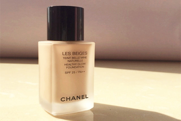 粉底液和乳液可以混合嗎 粉底液和乳液怎么混合 粉底液和乳液可以混合嗎 粉底液和乳液怎么混合