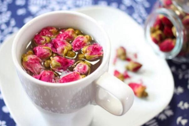 玫瑰茶喝多了有什么壞處 玫瑰花茶是每個(gè)人都適合喝的嗎 玫瑰茶喝多了有什么壞處 玫瑰花茶是每個(gè)人都適合喝的嗎